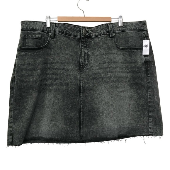 NEW - Old Navy Black Denim Raw Hem Jean Mini Skirt size 24 24W Plus 3X - Picture 2 of 4